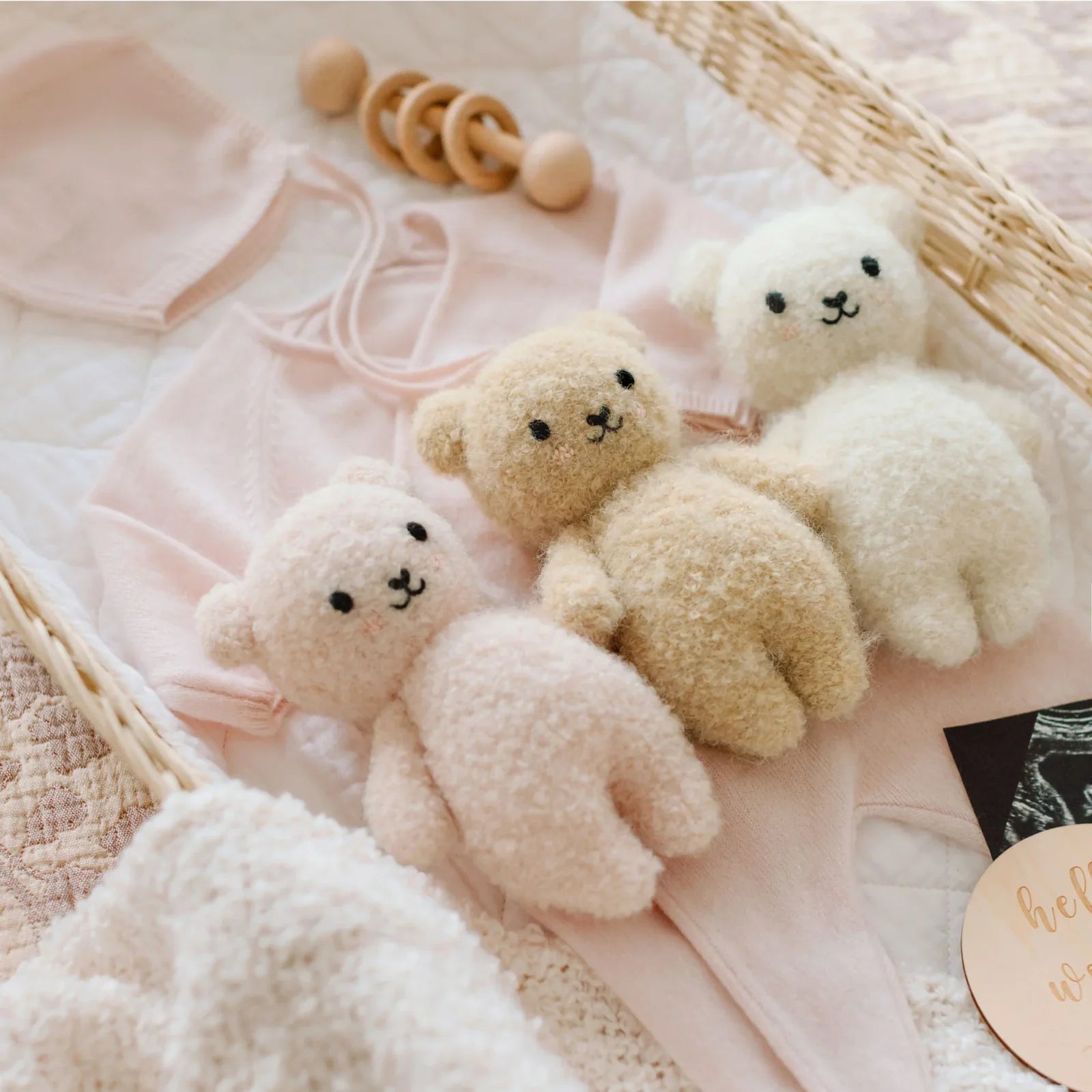 Baby polar bear (cozy bouclé) - Cuddle+Kind Baby Animal Collection