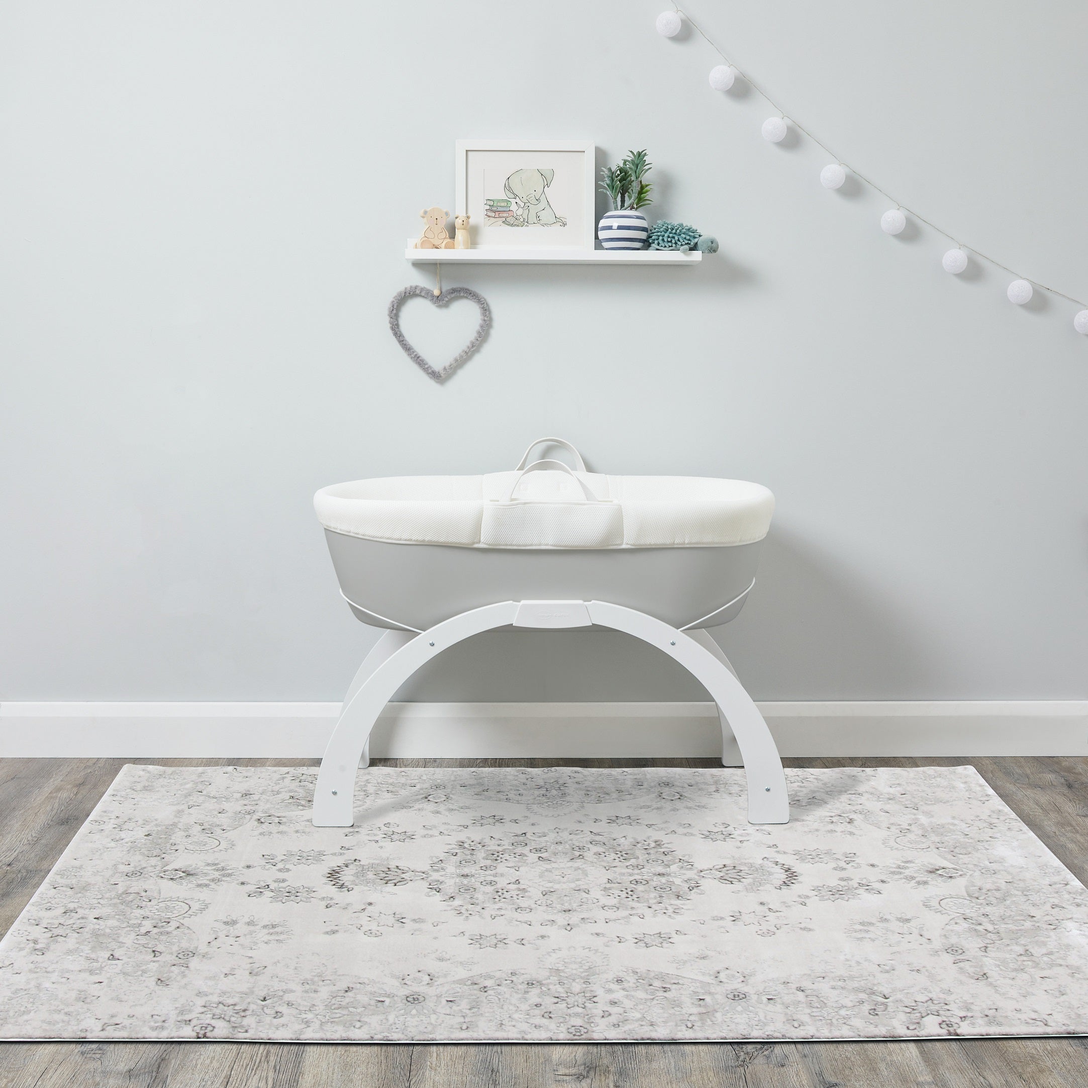 White - Dreami Moses Basket and Stand